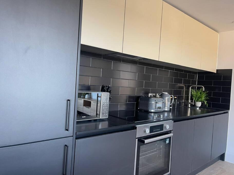 Trendy Apartment In Cardiff Free Parking Eksteriør bilde