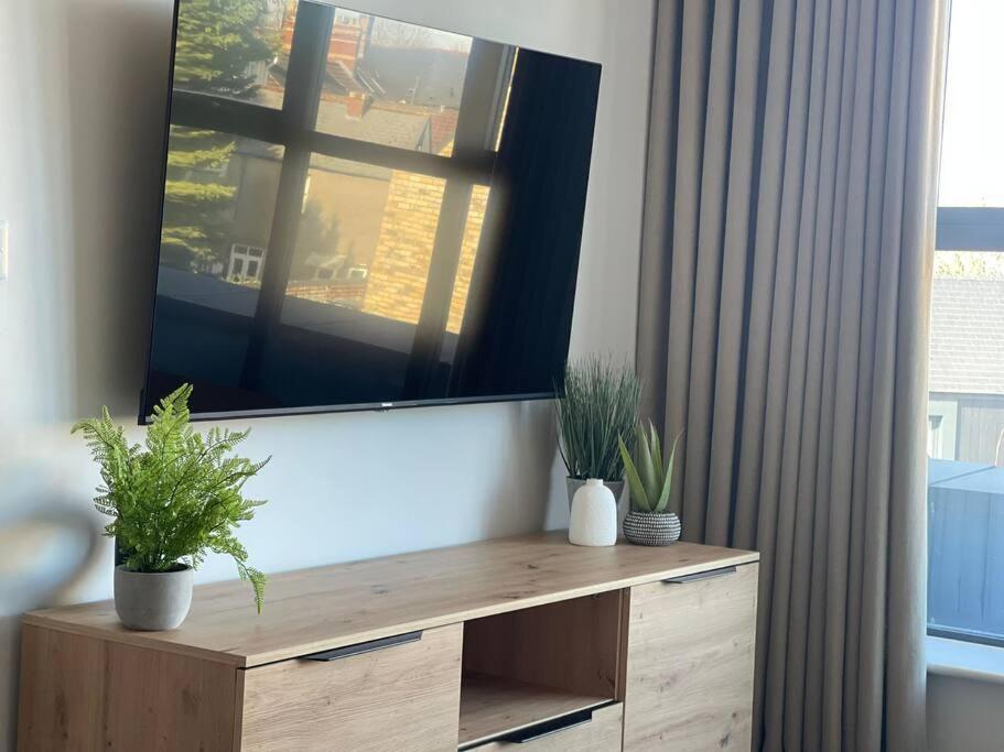 Trendy Apartment In Cardiff Free Parking Eksteriør bilde