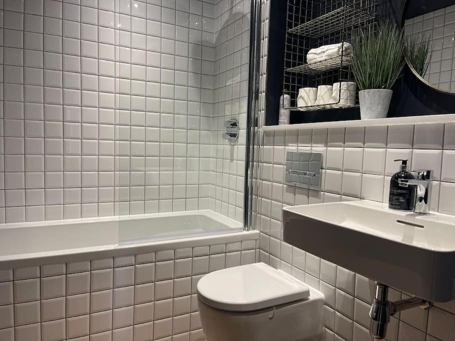 Trendy Apartment In Cardiff Free Parking Eksteriør bilde
