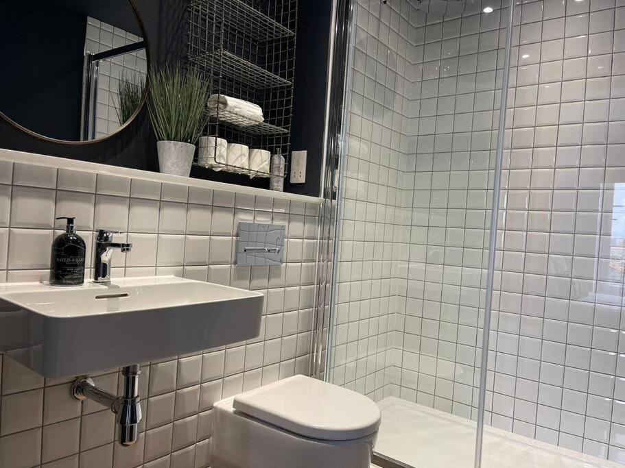 Trendy Apartment In Cardiff Free Parking Eksteriør bilde