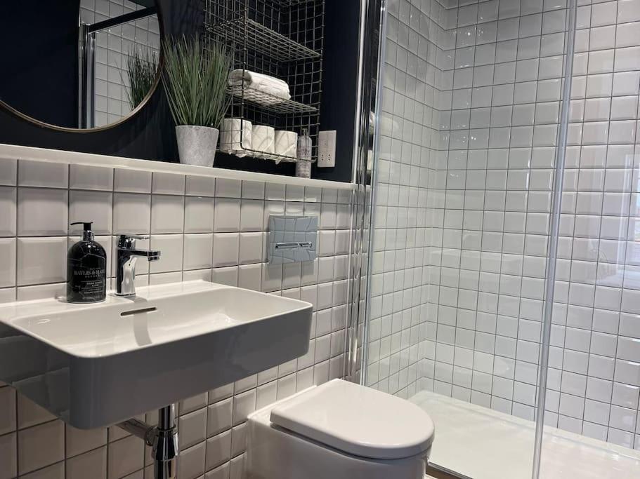 Trendy Apartment In Cardiff Free Parking Eksteriør bilde