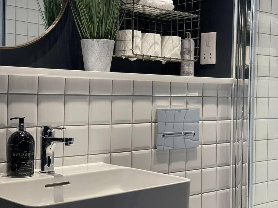 Trendy Apartment In Cardiff Free Parking Eksteriør bilde